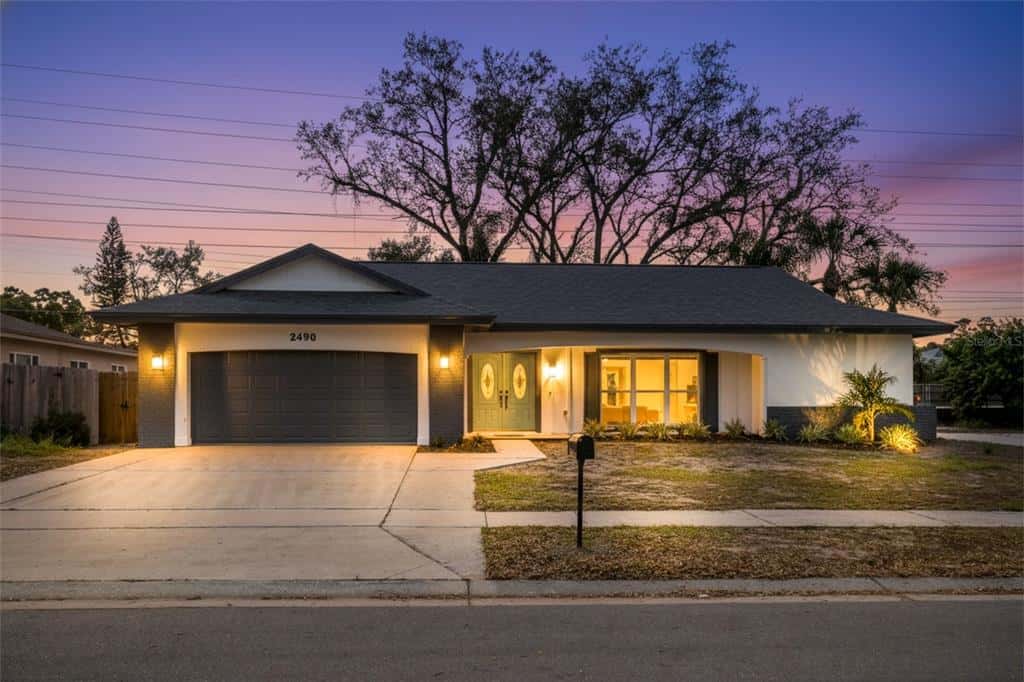 Single Family Residence in PALM HARBOR