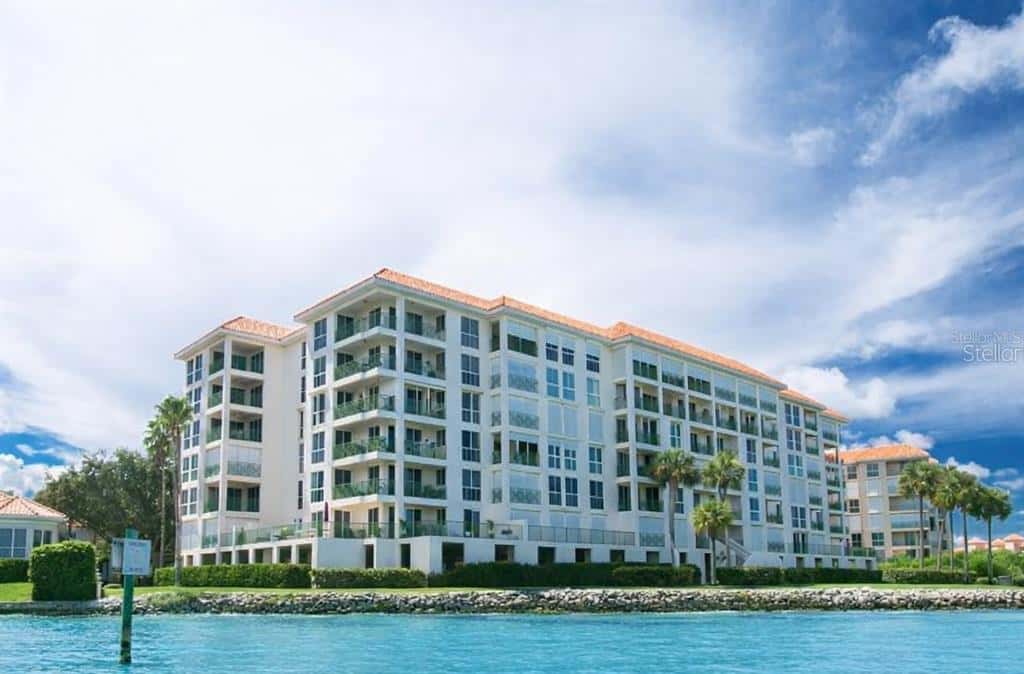 Condominium in ST PETERSBURG