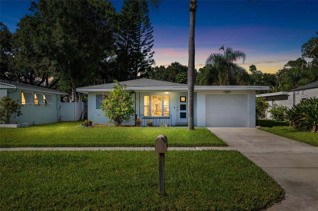 Single Family Residence in CLEARWATER