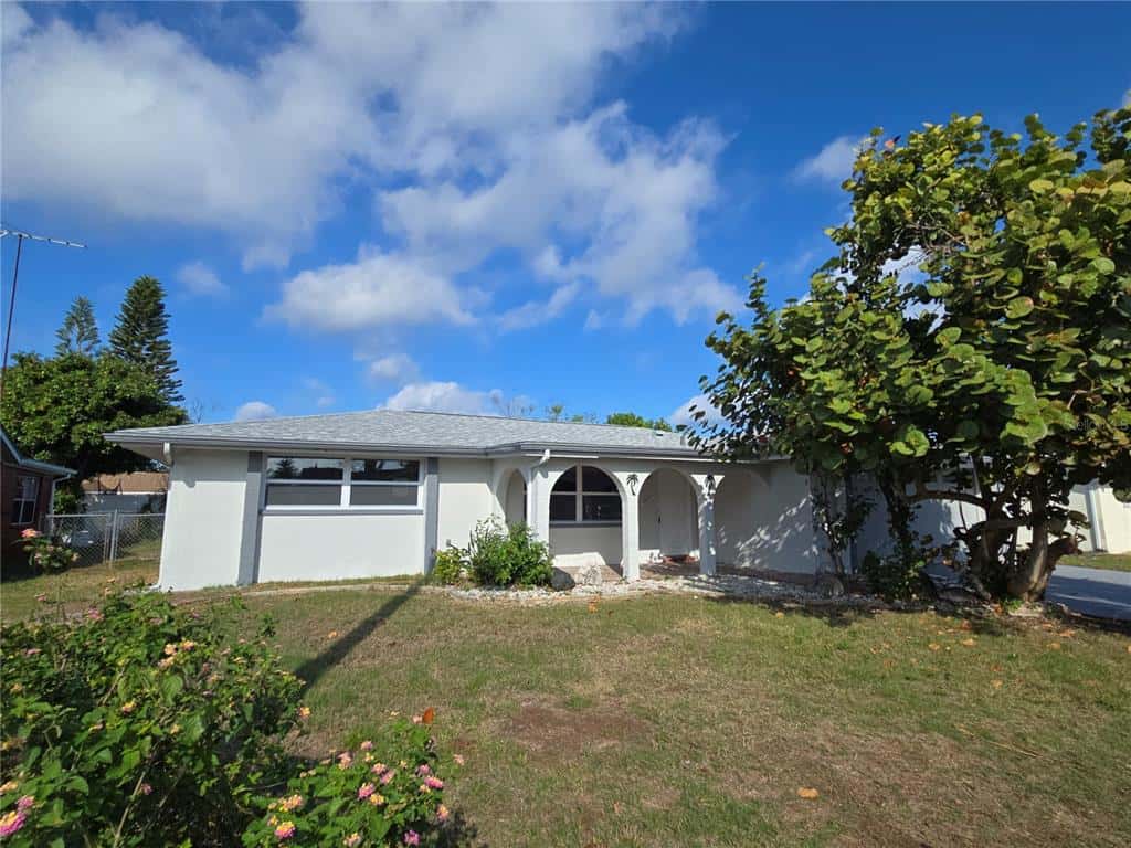 Single Family Residence in PORT RICHEY