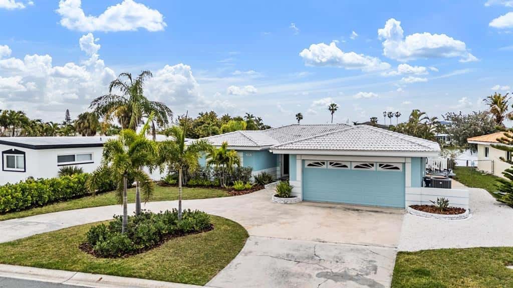 Single Family Residence in TREASURE ISLAND