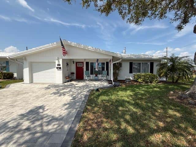 Single Family Residence in PINELLAS PARK