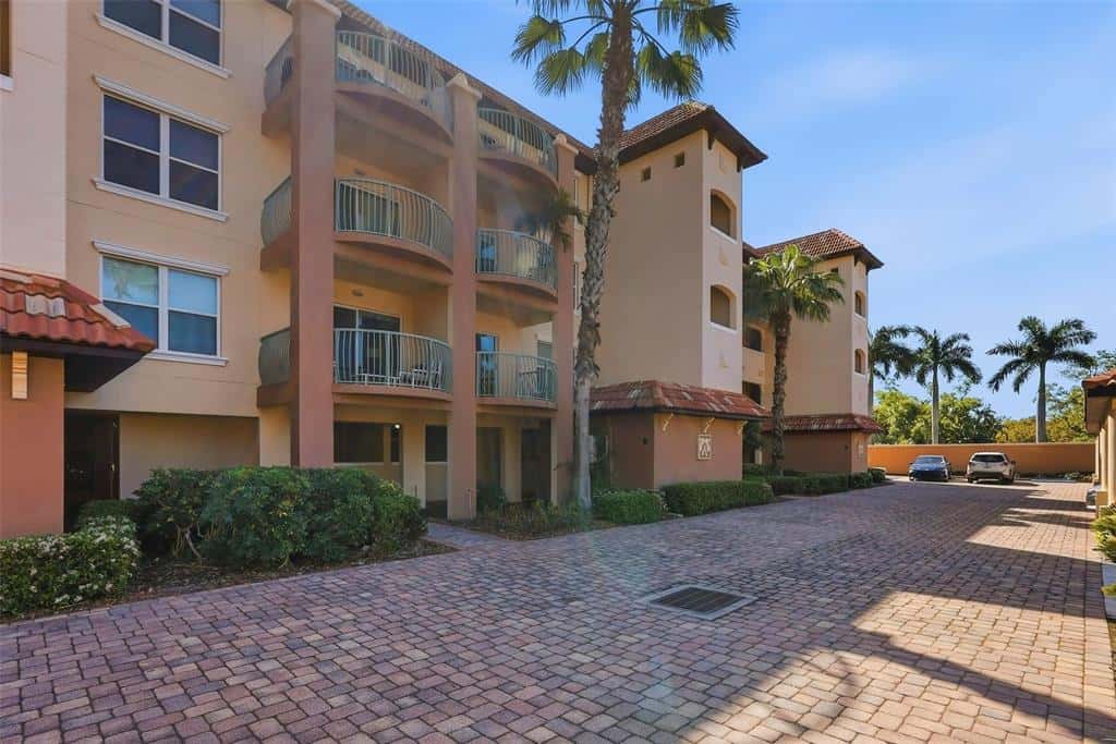 Condominium in TIERRA VERDE