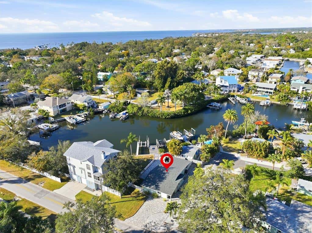 Single Family Residence in CRYSTAL BEACH