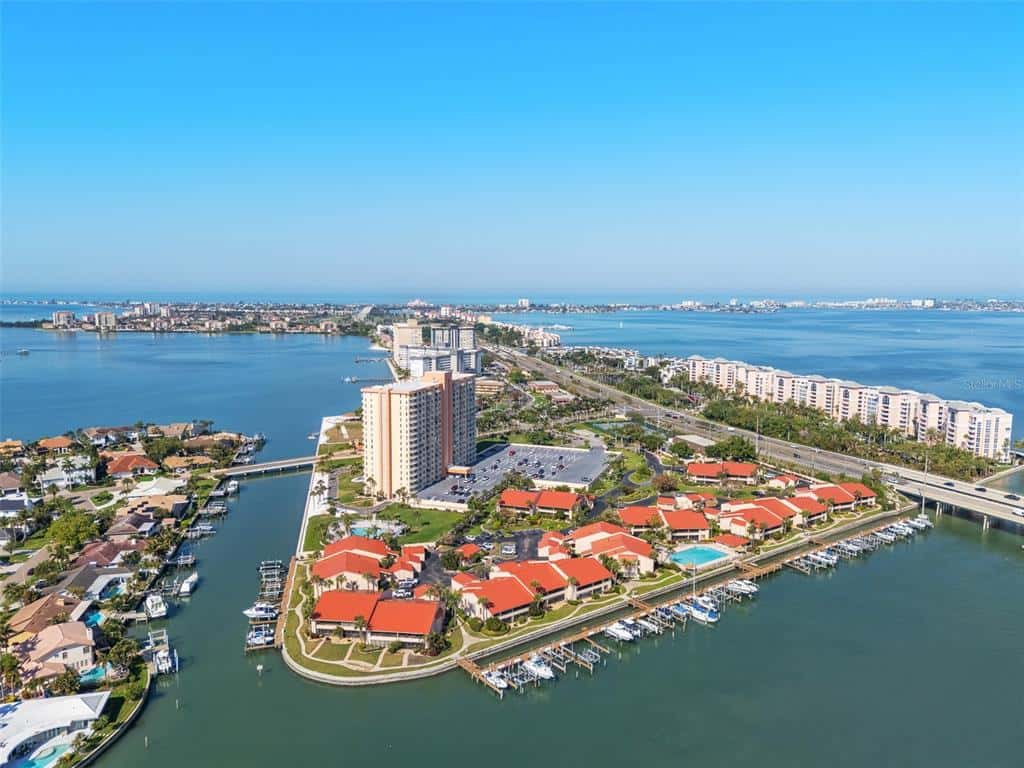 Condominium in ST PETERSBURG