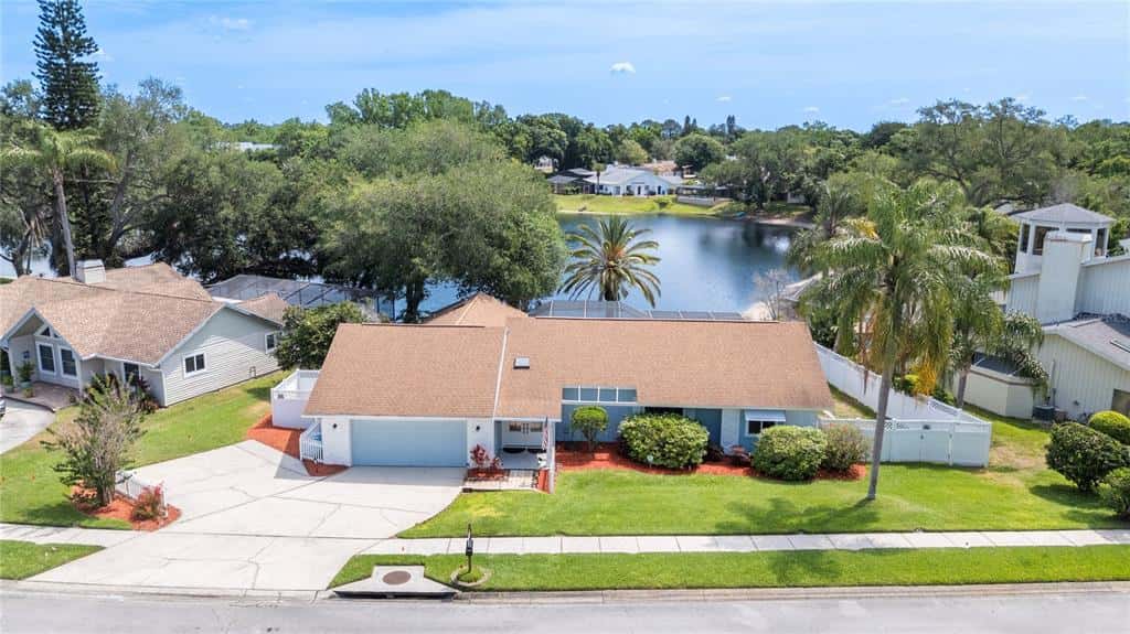 Single Family Residence in PALM HARBOR