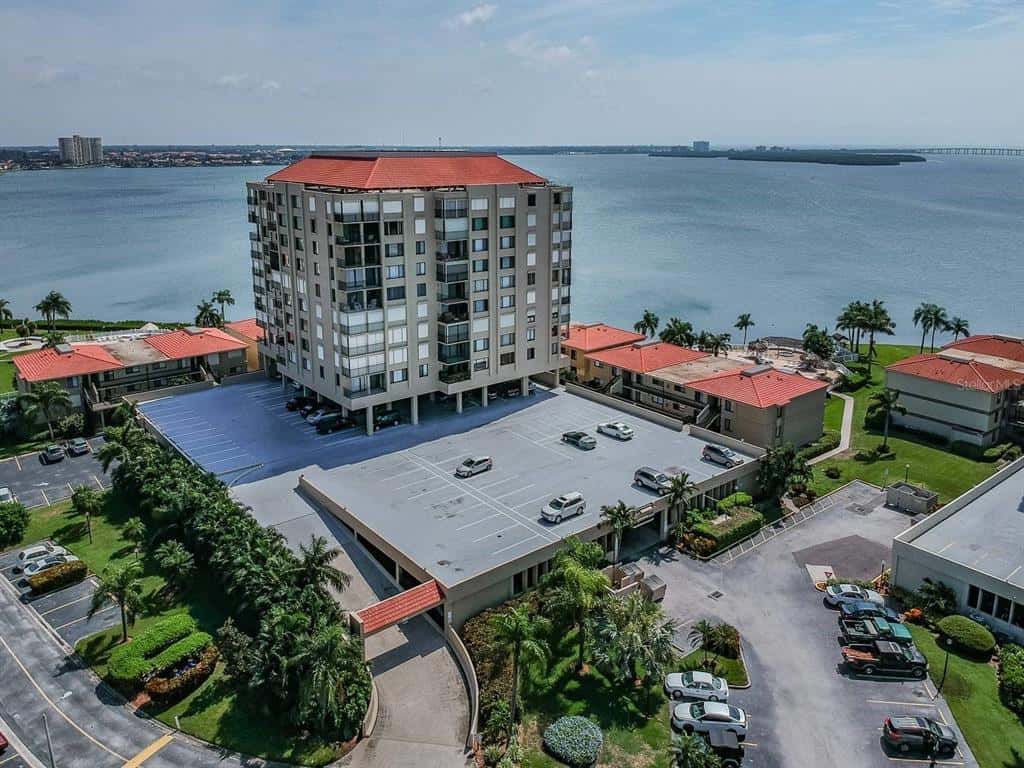 Condominium in ST PETERSBURG