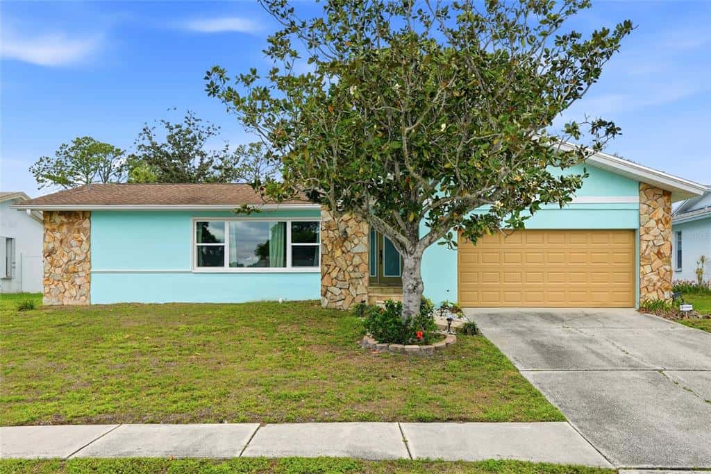 Single Family Residence in SAFETY HARBOR