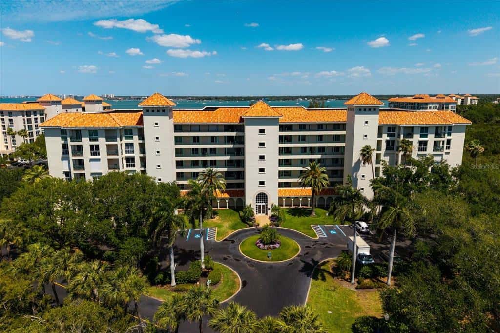 Condominium in ST PETERSBURG