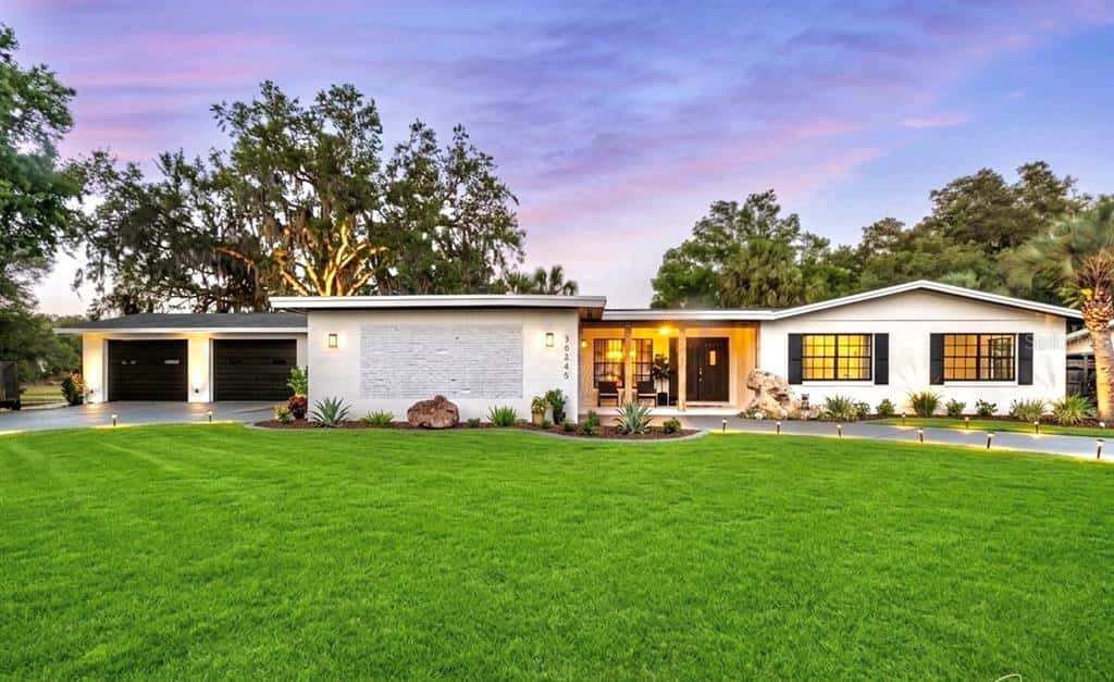 Single Family Residence in FRUITLAND PARK