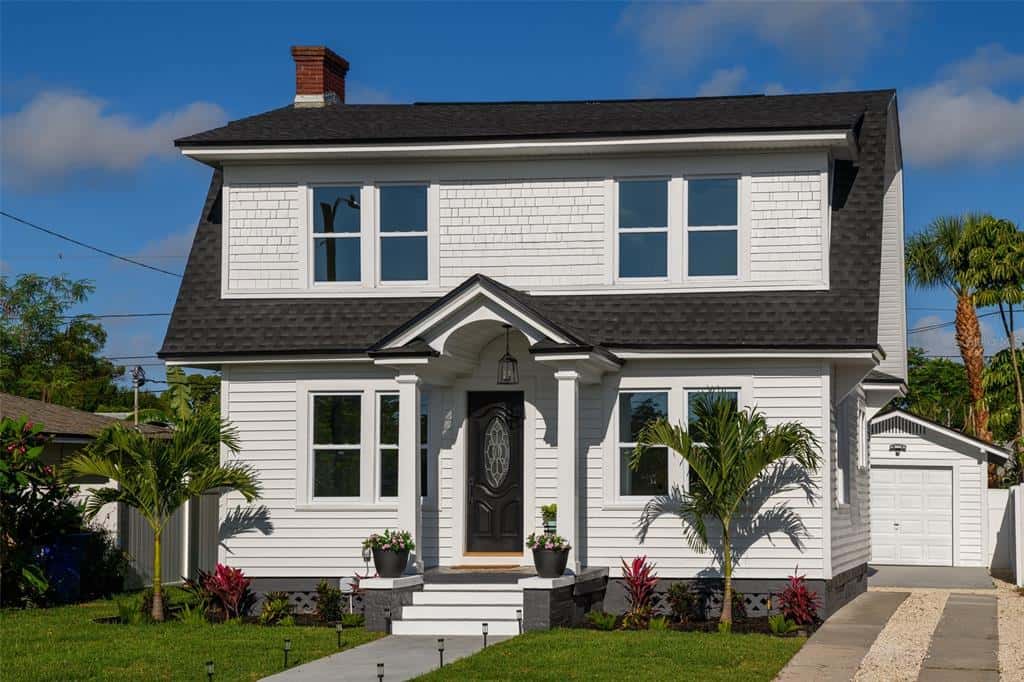 Single Family Residence in ST PETERSBURG