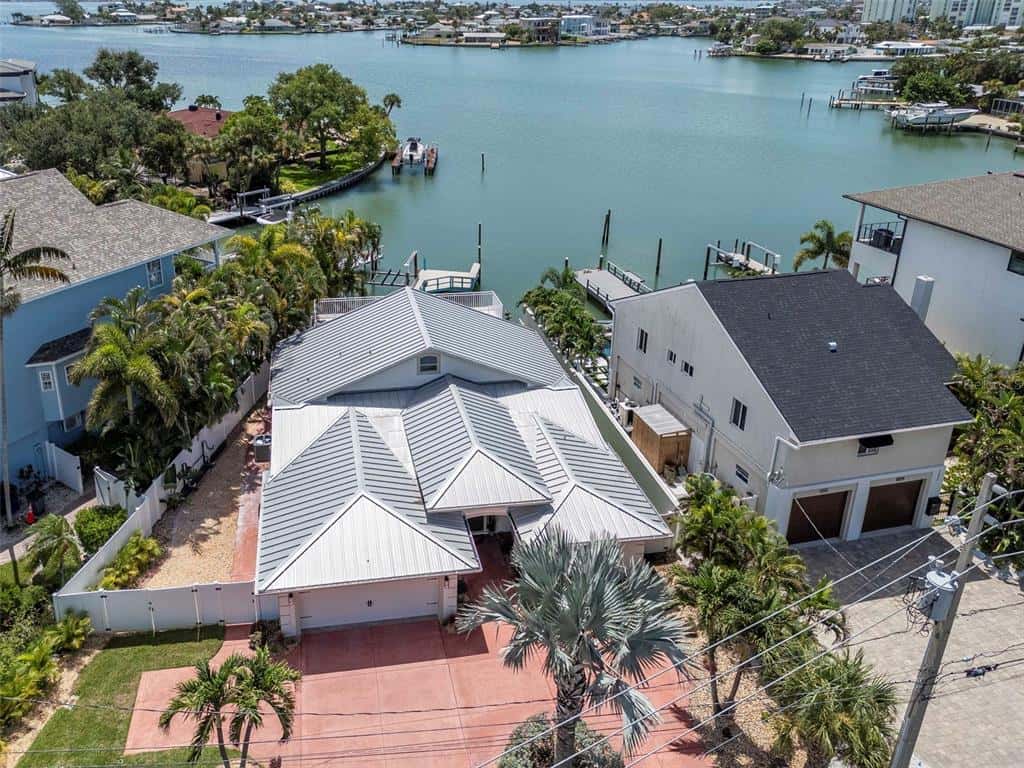 Single Family Residence in ST PETE BEACH