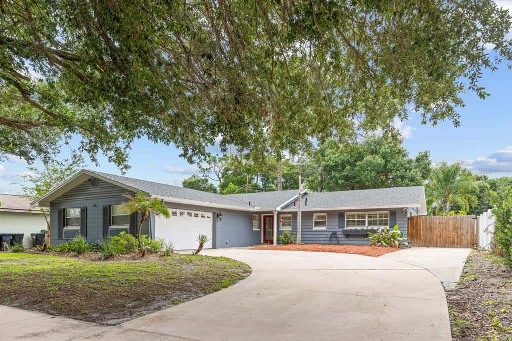 Single Family Residence in WINTER PARK