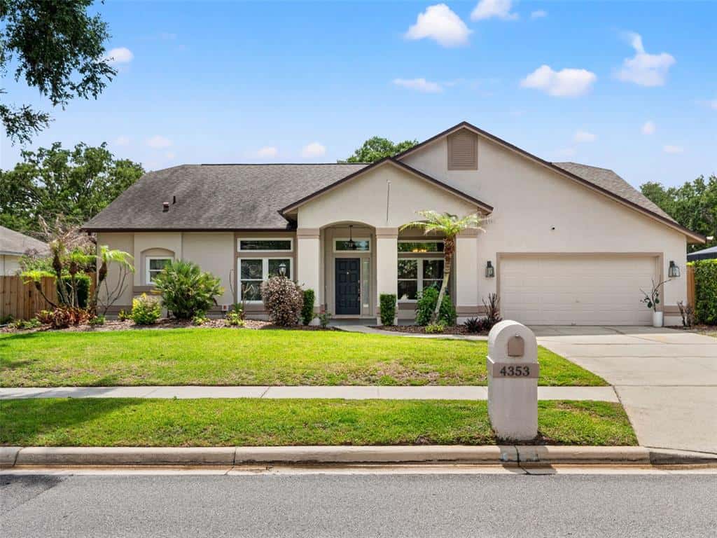 Single Family Residence in WINTER PARK