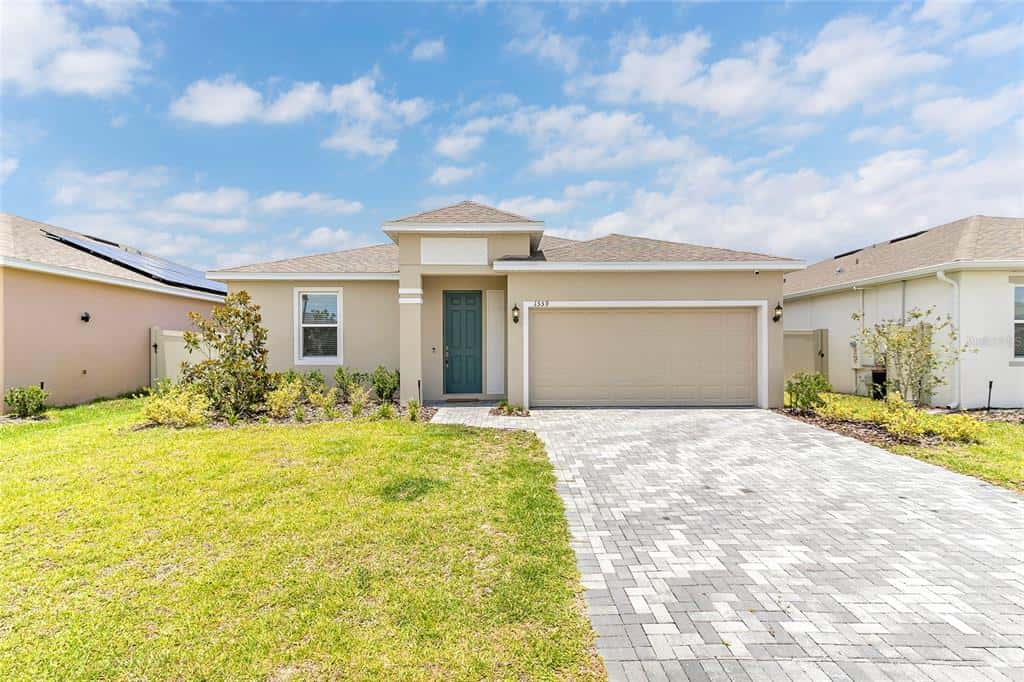 Single Family Residence in HAINES CITY