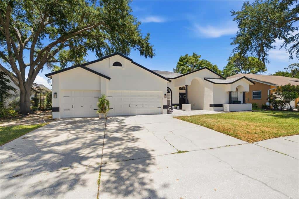 Single Family Residence in PALM HARBOR
