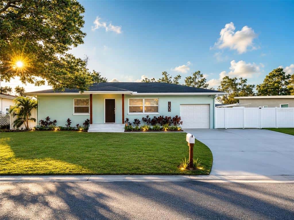 Single Family Residence in CLEARWATER