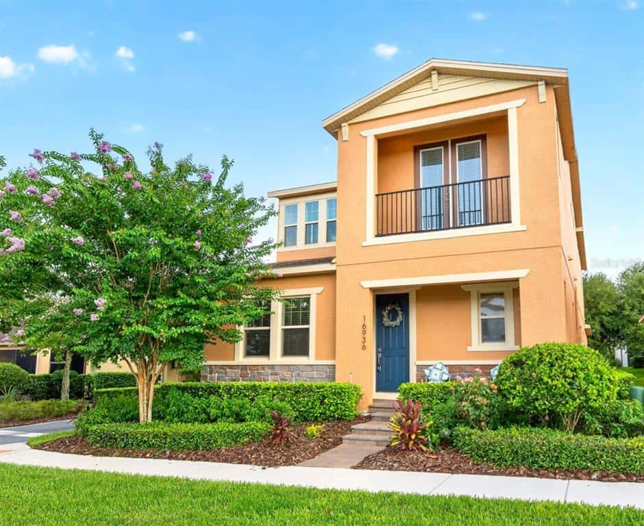 Single Family Residence in WINTER GARDEN