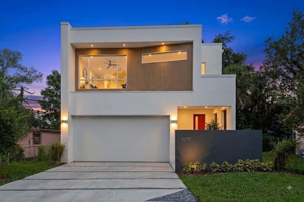 Single Family Residence in ST PETERSBURG