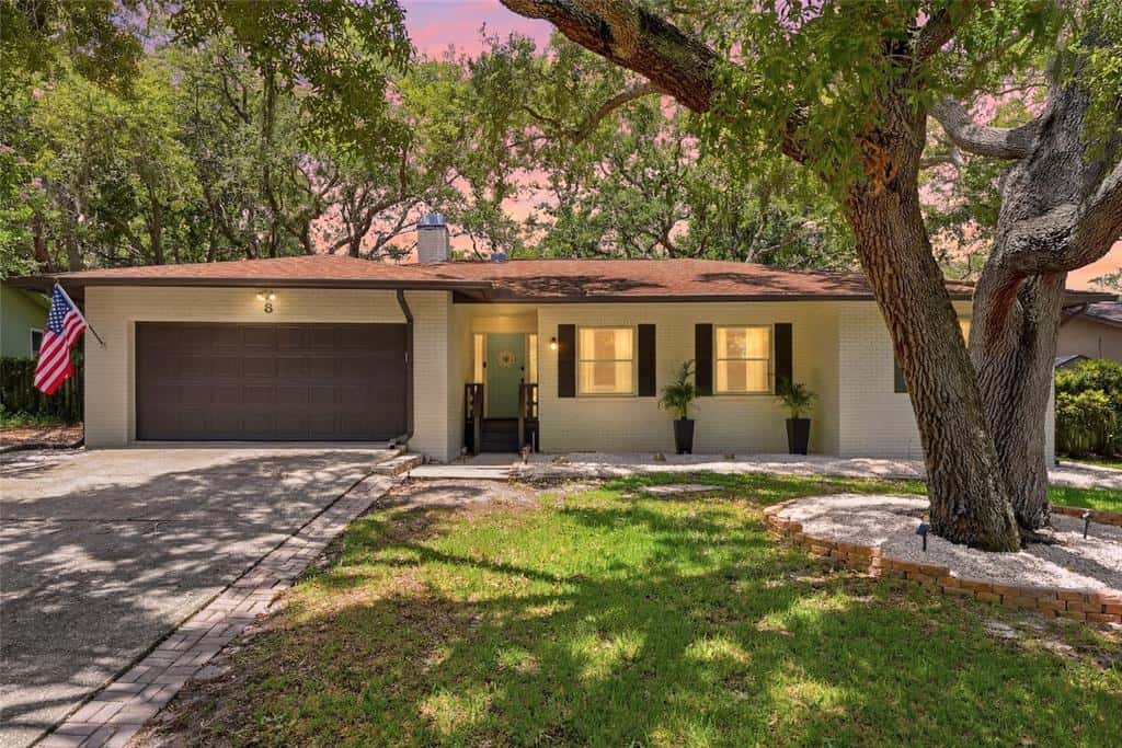 Single Family Residence in SAFETY HARBOR