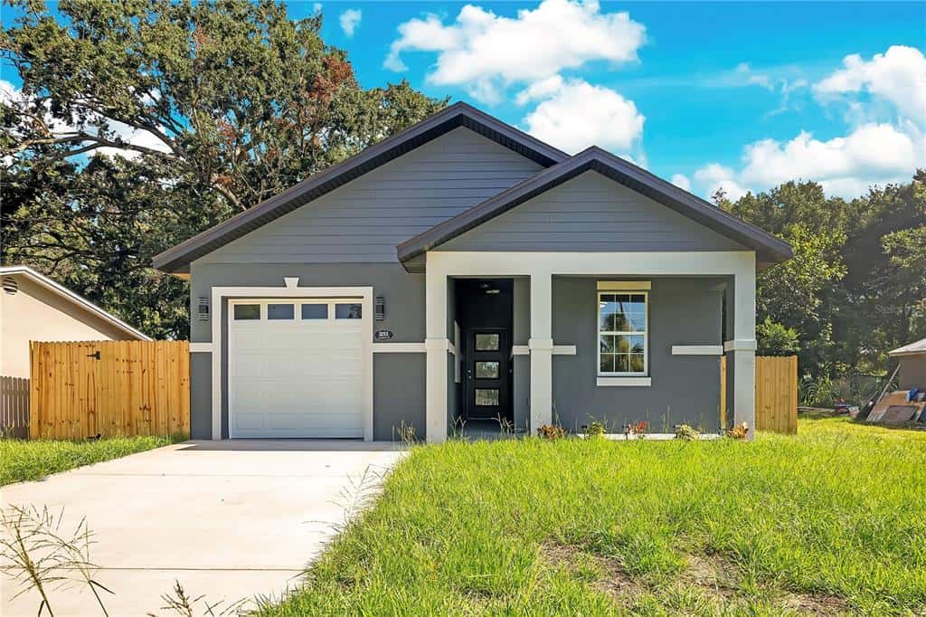 Single Family Residence in WINTER GARDEN
