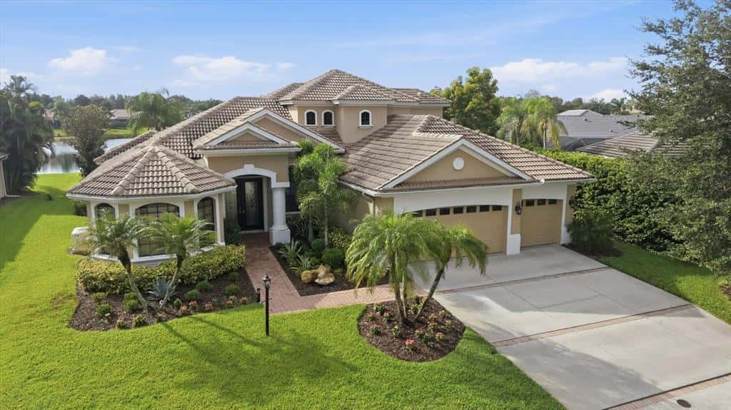 Single Family Residence in LAKEWOOD RANCH