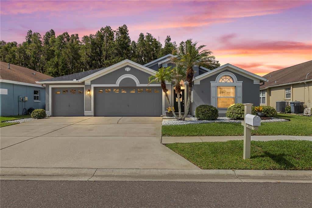 Single Family Residence in WESLEY CHAPEL