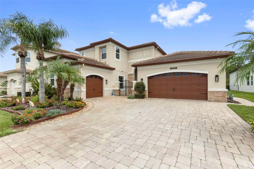 Single Family Residence in WESLEY CHAPEL