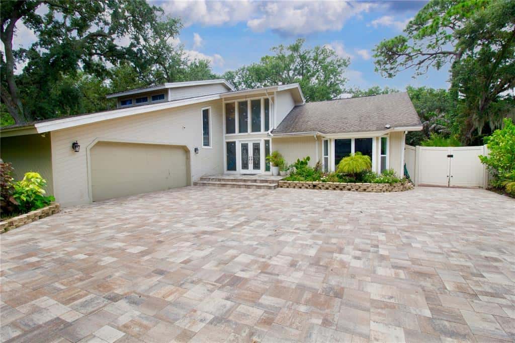 Single Family Residence in SAFETY HARBOR