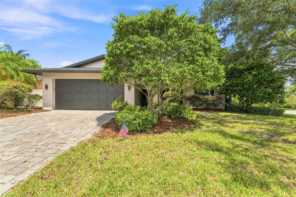 Single Family Residence in SAFETY HARBOR