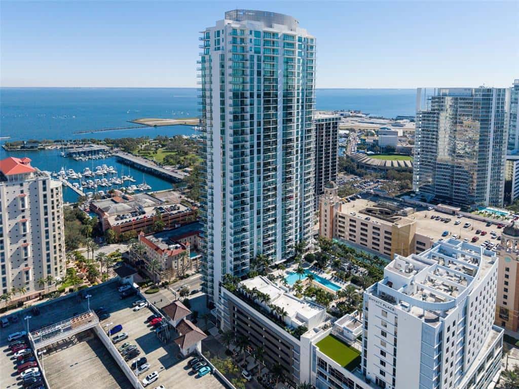 Condominium in ST PETERSBURG