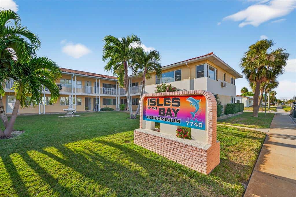 Condominium in ST PETE BEACH