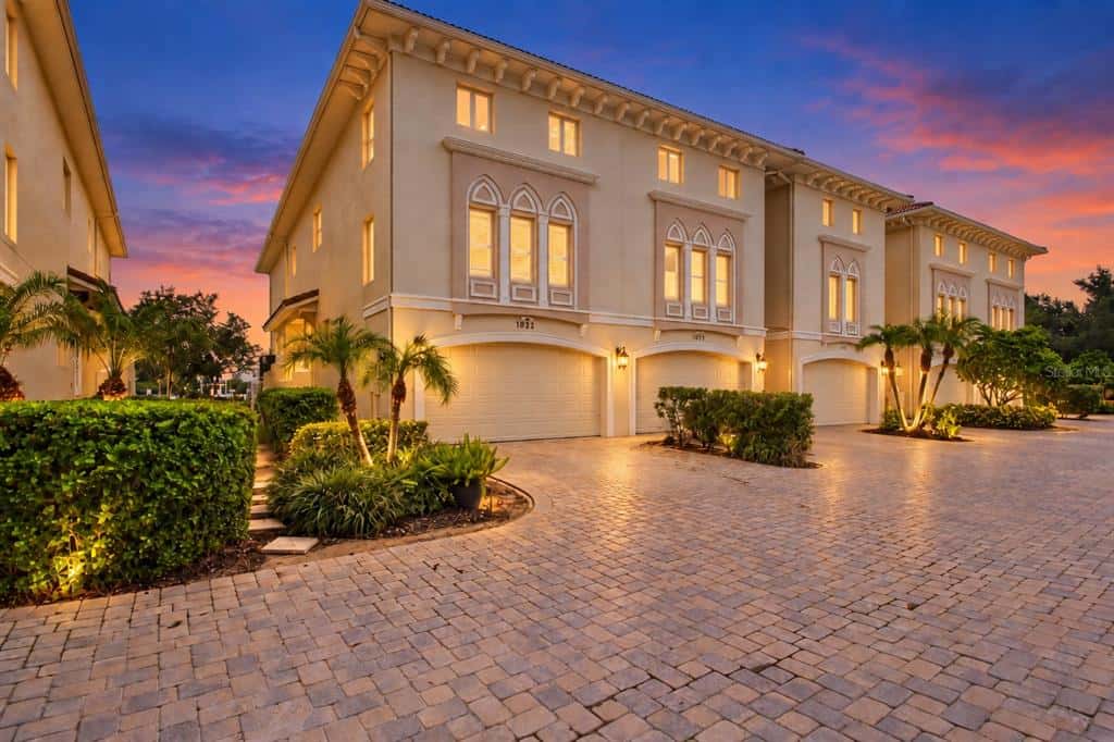 Townhouse in ST PETERSBURG