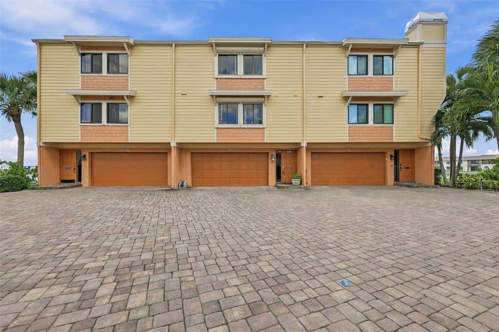 Townhouse in TREASURE ISLAND