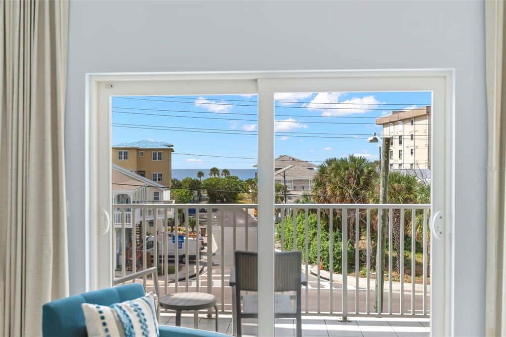 Condominium in MADEIRA BEACH