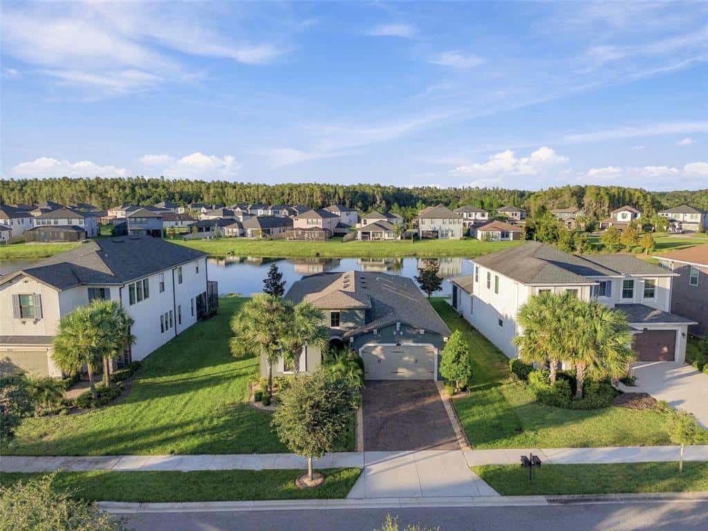 Single Family Residence in WESLEY CHAPEL