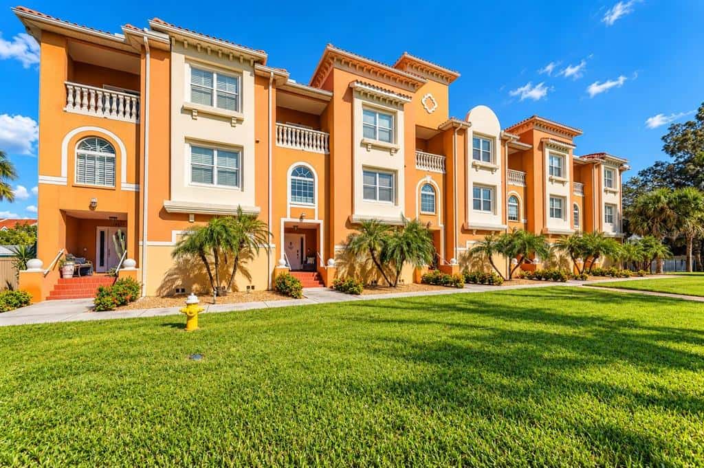 Townhouse in INDIAN SHORES